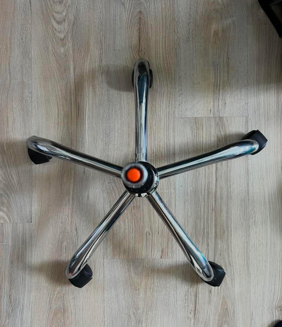 Recycled five-wheel office-chair base used for the ball stand